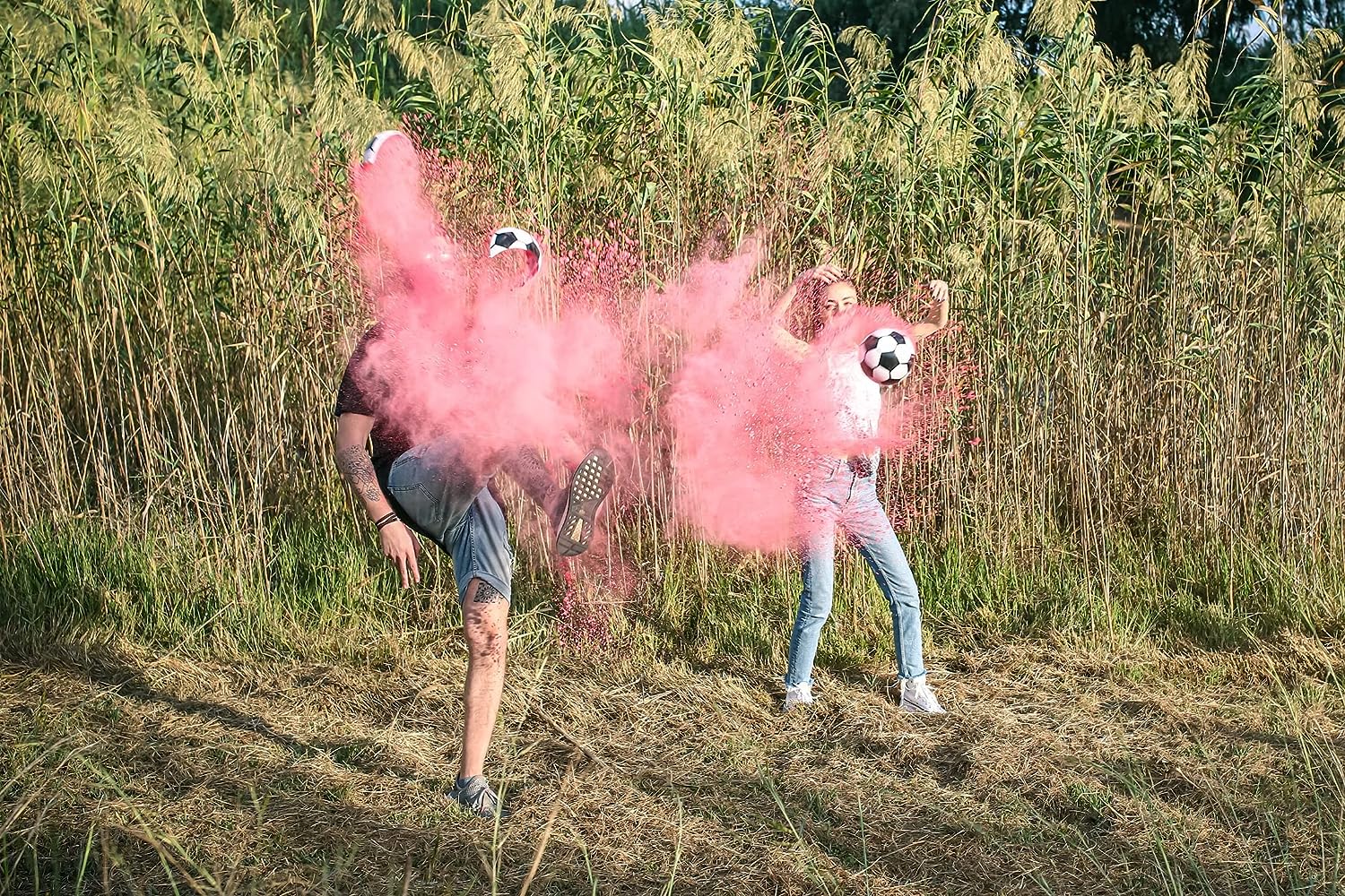 Gender Reveal Baby Girl Soccer Ball with Pink Powder 10x10x10 CM